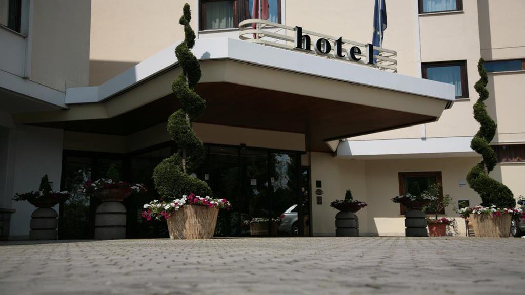 Hotel Bassetto Ферентіно Екстер'єр фото